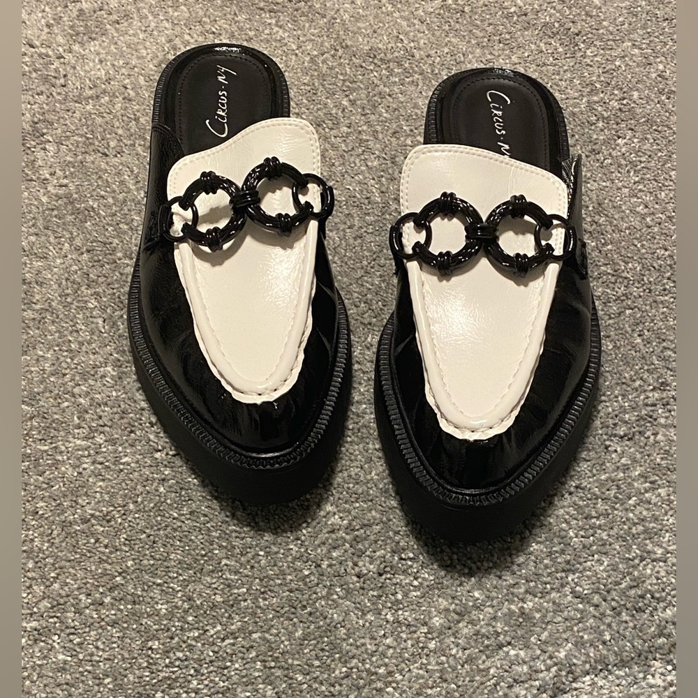 NWOT Circus NY loafers